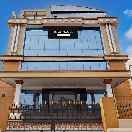 Super Townhouse Koyambedu Hotel เชนไน ภายนอก รูปภาพ