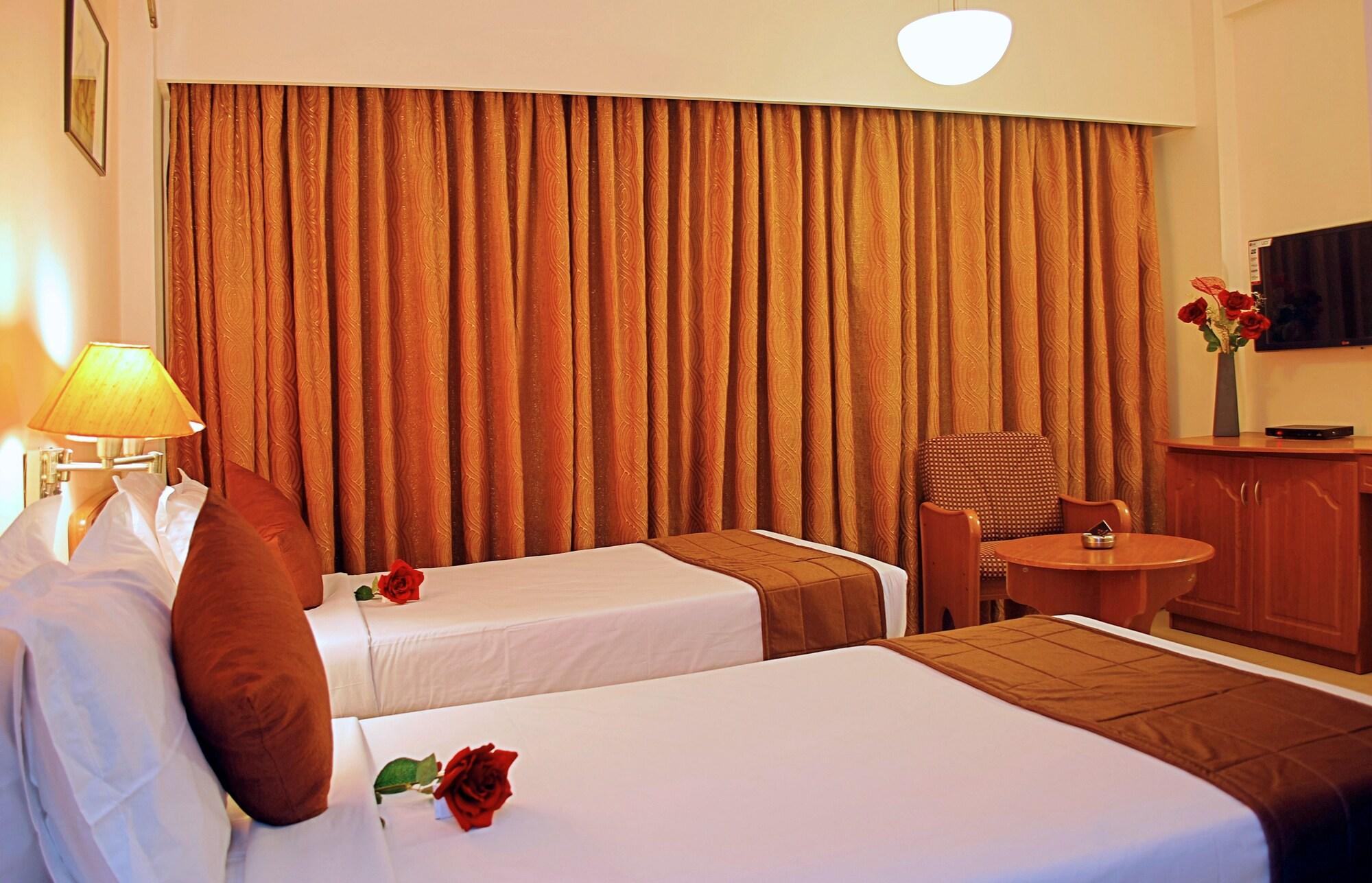 Super Townhouse Koyambedu Hotel เชนไน ภายนอก รูปภาพ