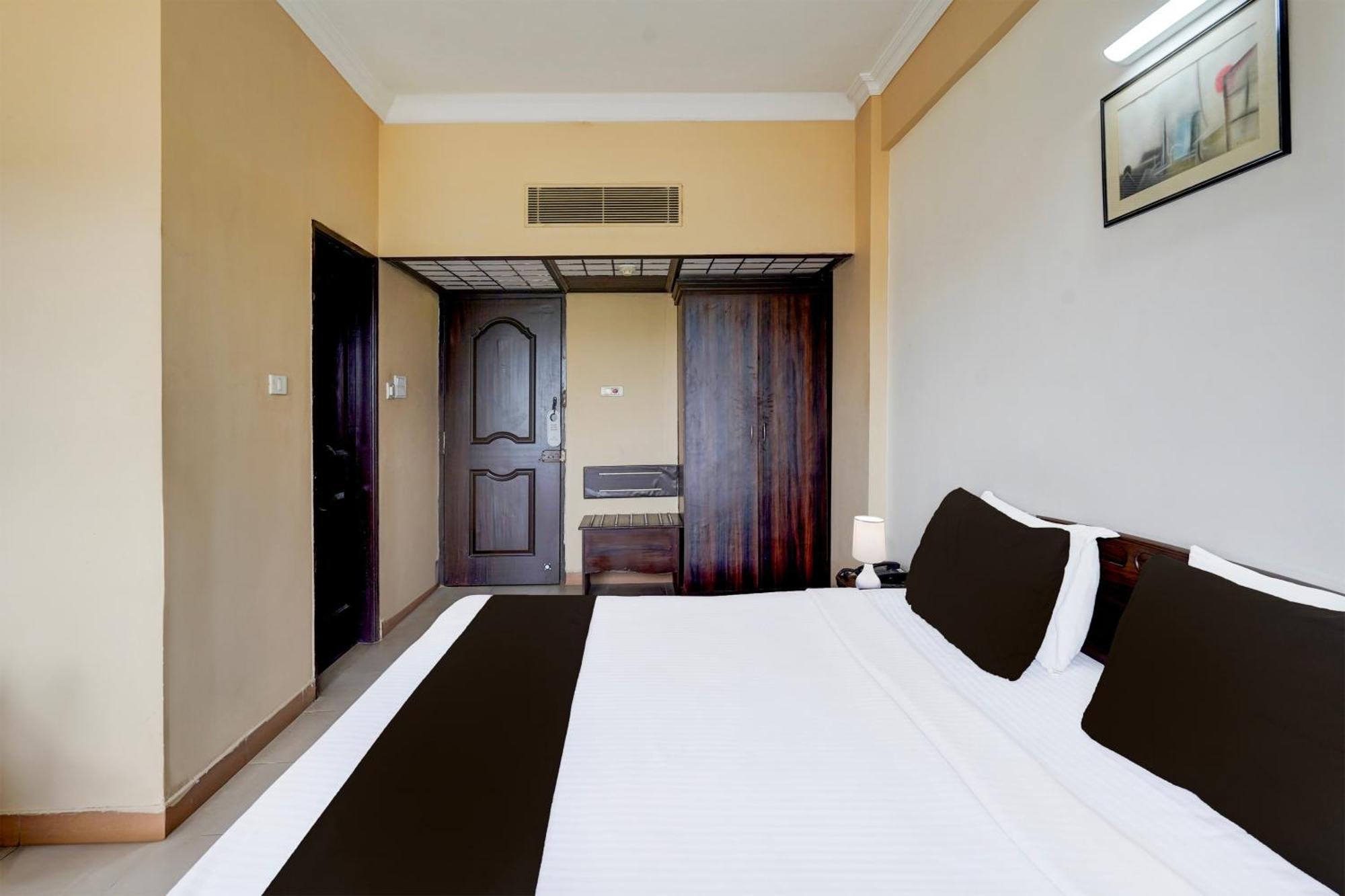 Super Townhouse Koyambedu Hotel เชนไน ภายนอก รูปภาพ