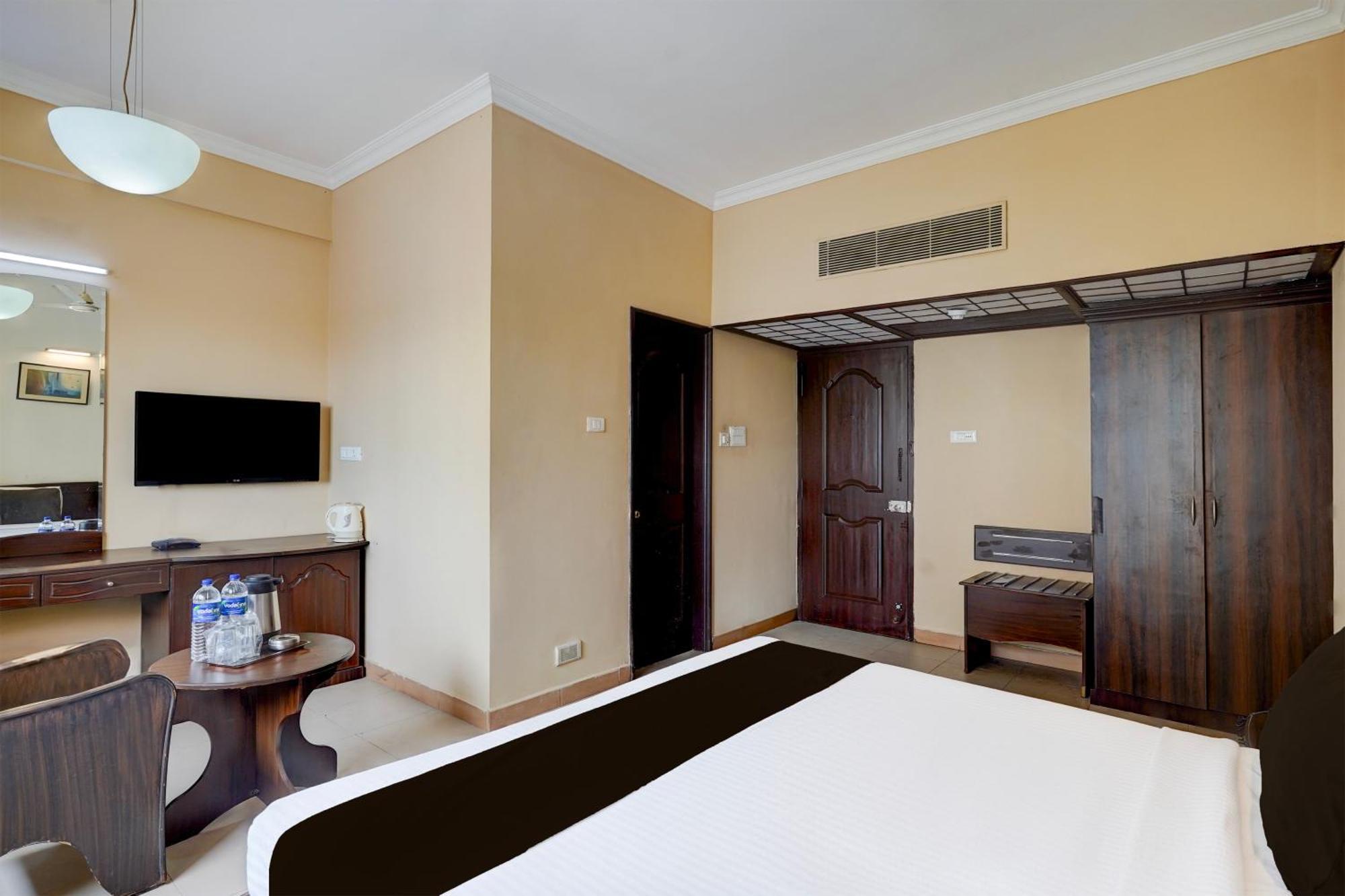 Super Townhouse Koyambedu Hotel เชนไน ภายนอก รูปภาพ
