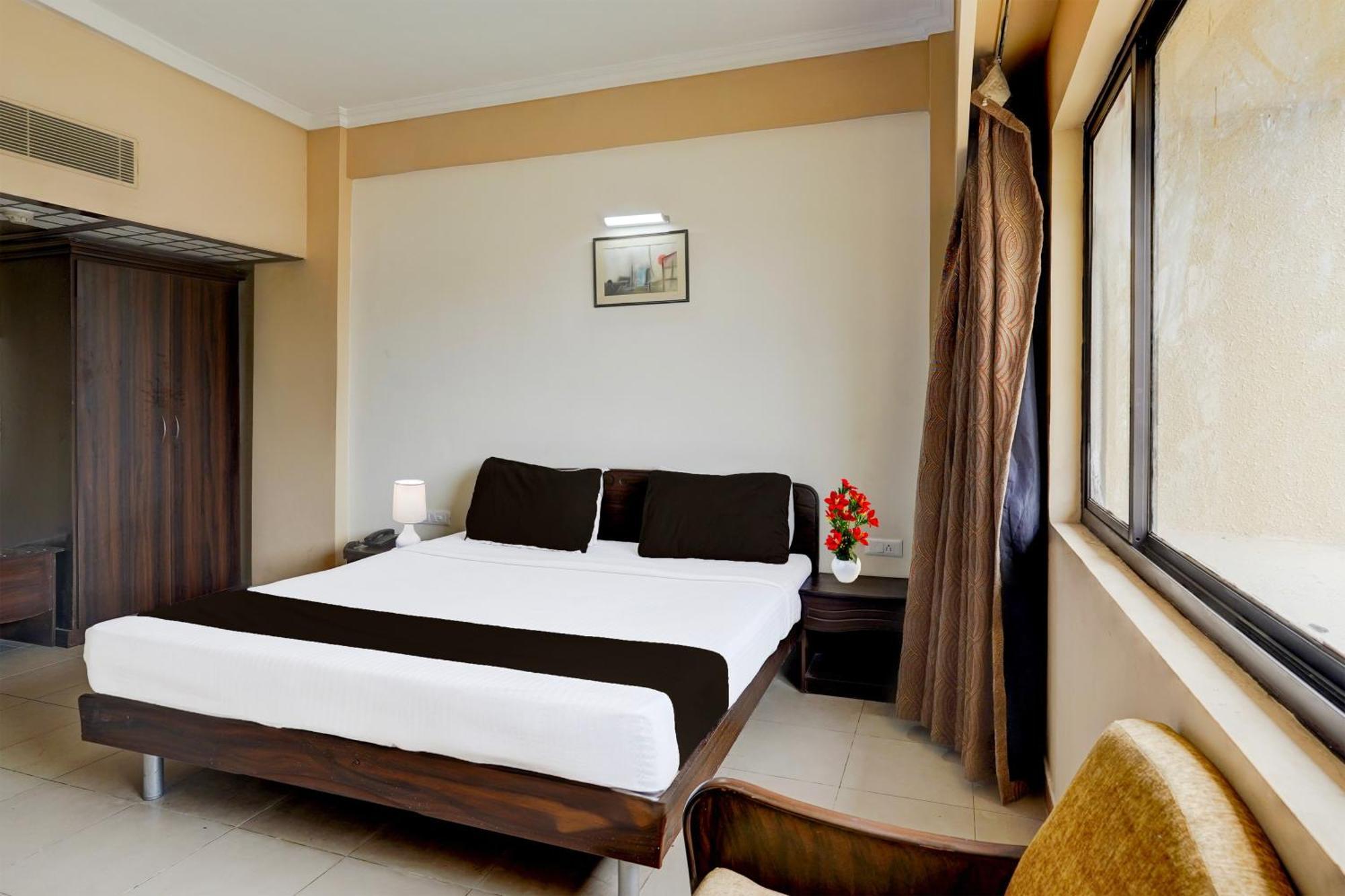 Super Townhouse Koyambedu Hotel เชนไน ภายนอก รูปภาพ