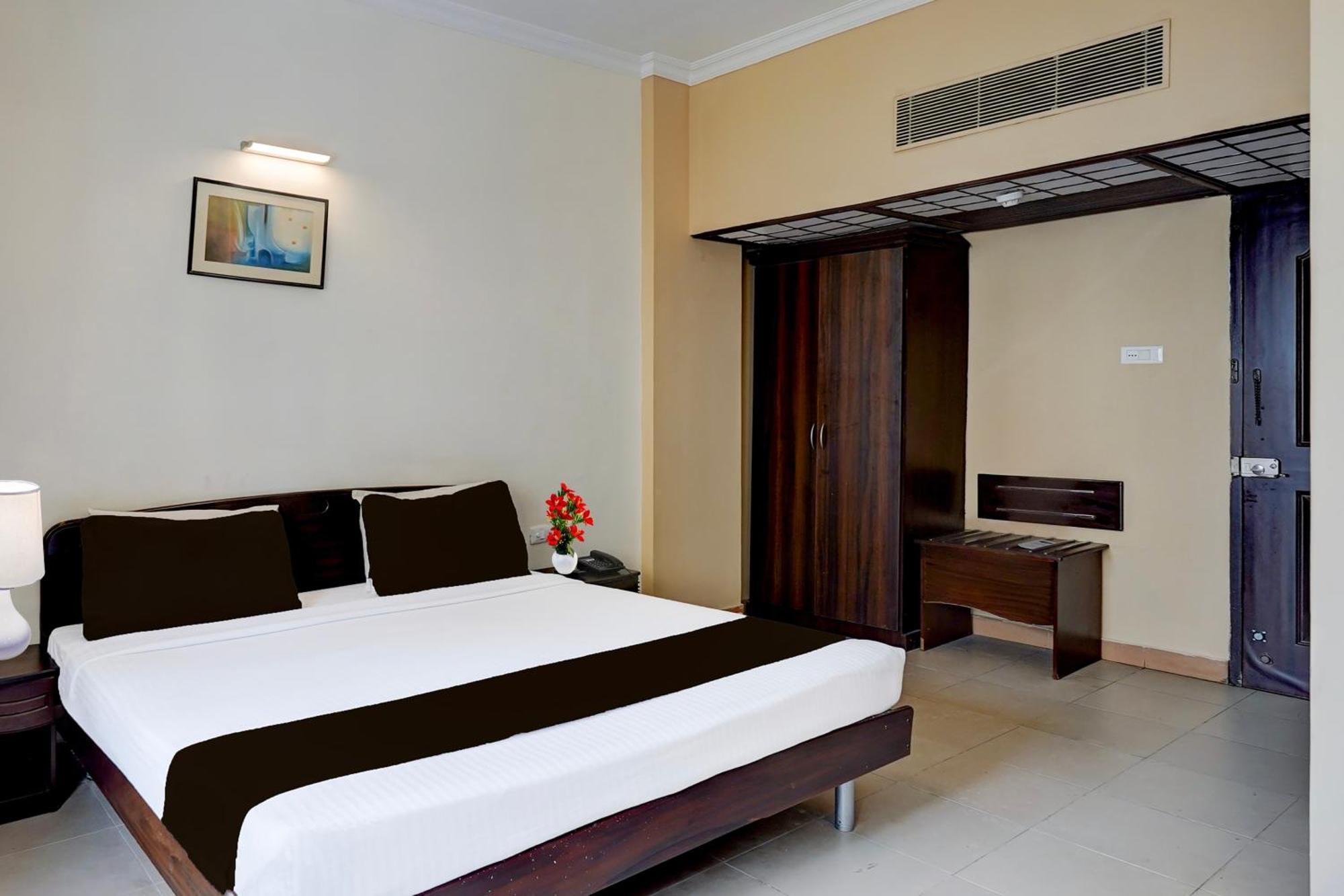 Super Townhouse Koyambedu Hotel เชนไน ภายนอก รูปภาพ
