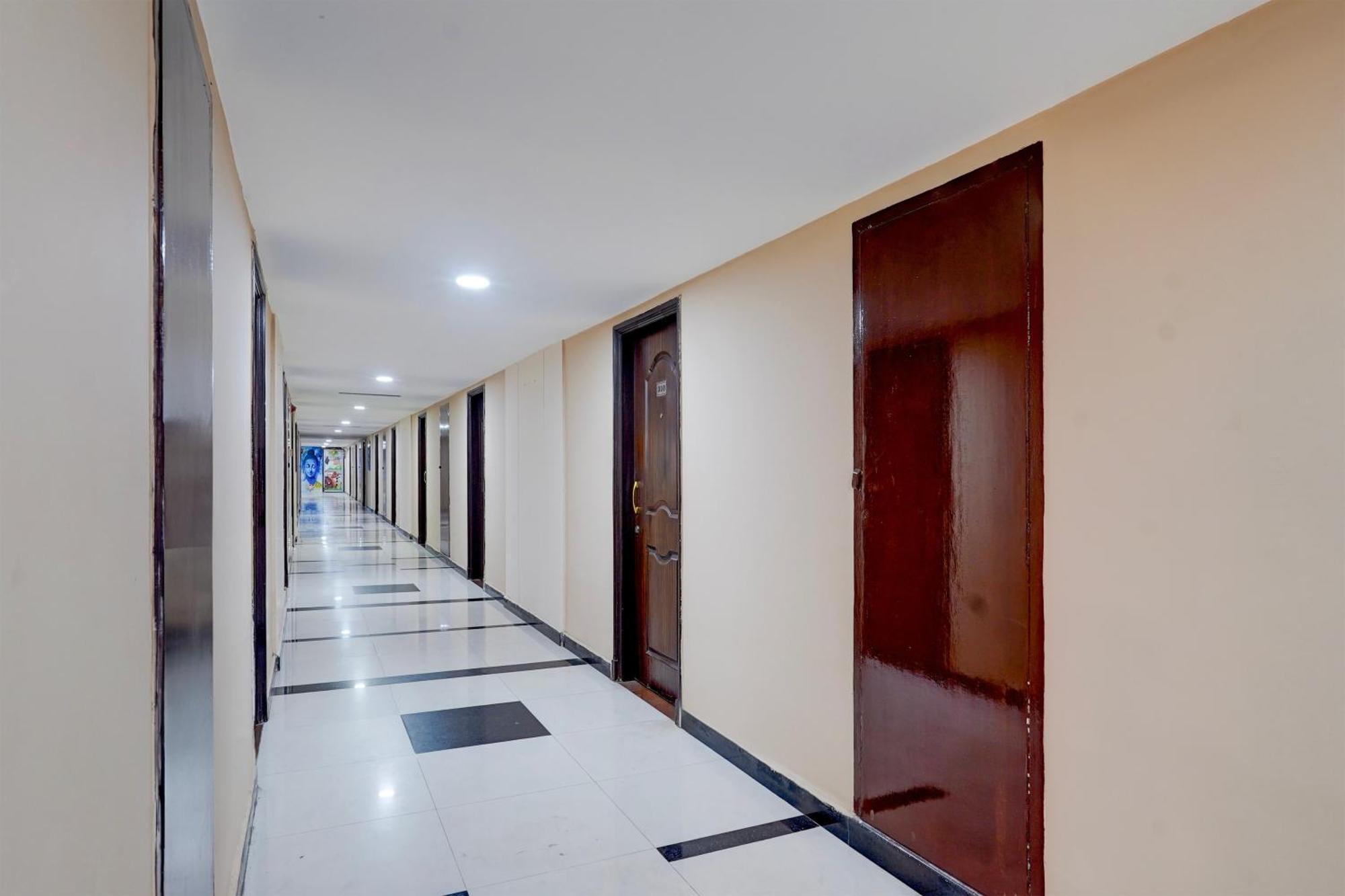 Super Townhouse Koyambedu Hotel เชนไน ภายนอก รูปภาพ