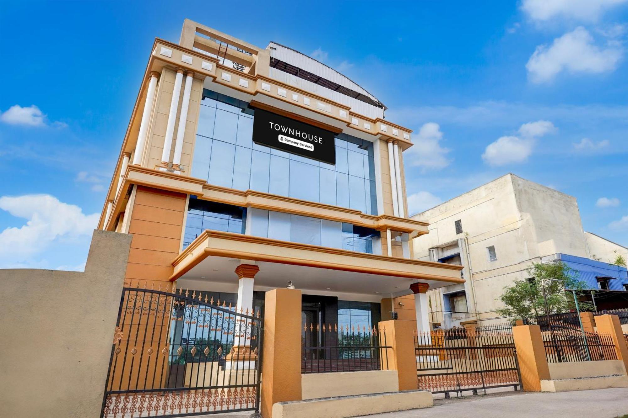 Super Townhouse Koyambedu Hotel เชนไน ภายนอก รูปภาพ