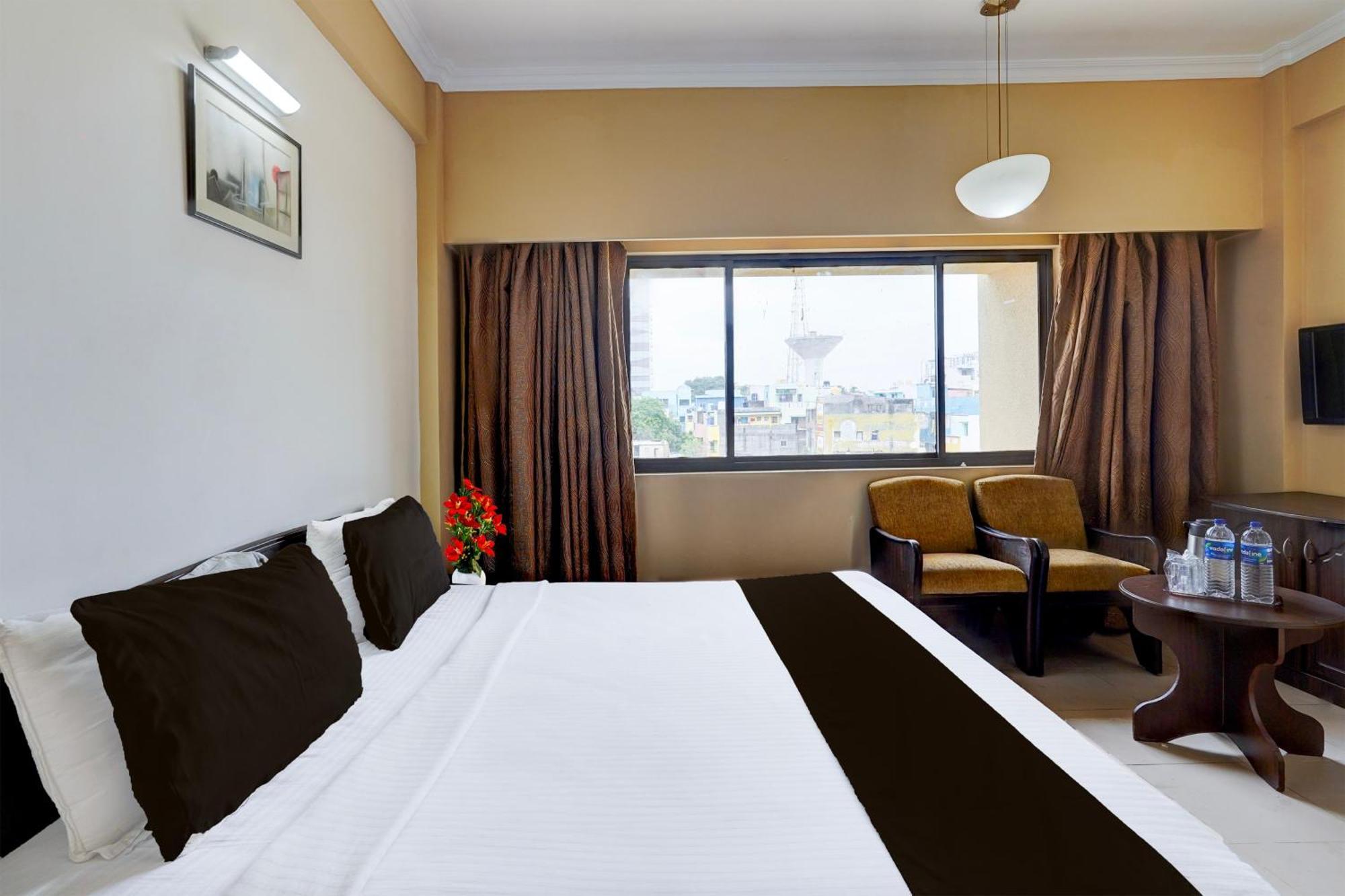 Super Townhouse Koyambedu Hotel เชนไน ภายนอก รูปภาพ