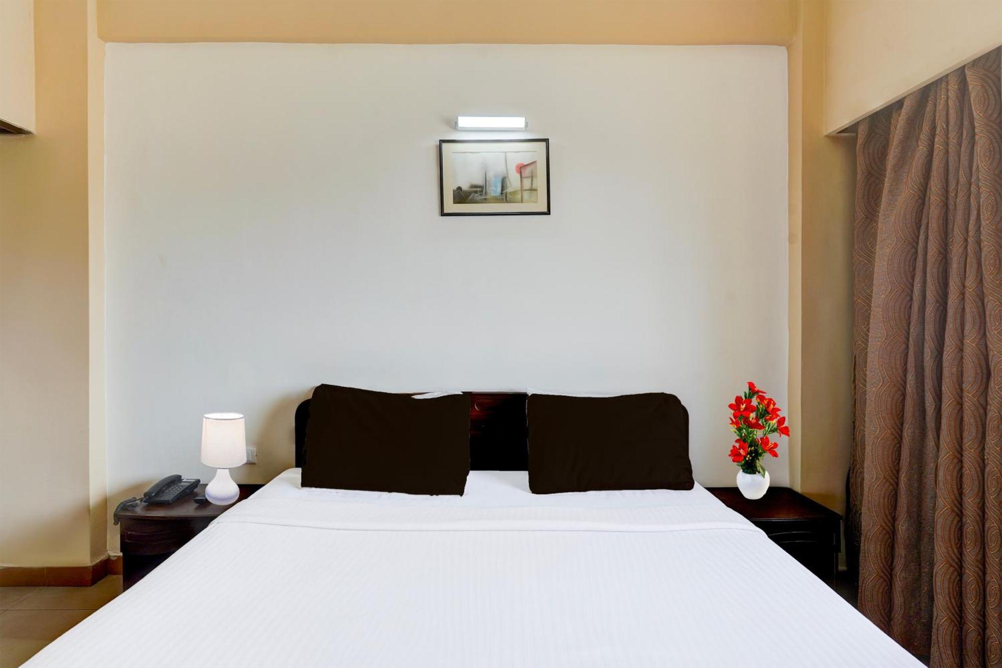 Super Townhouse Koyambedu Hotel เชนไน ภายนอก รูปภาพ
