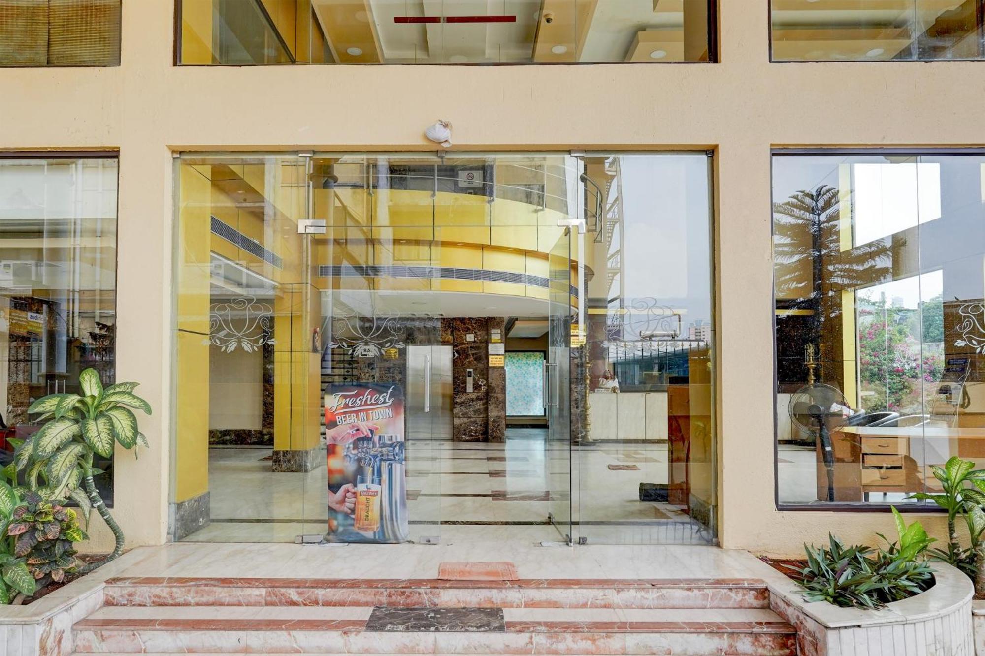 Super Townhouse Koyambedu Hotel เชนไน ภายนอก รูปภาพ