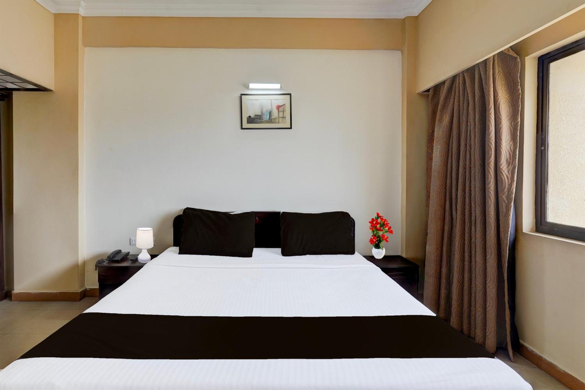 Super Townhouse Koyambedu Hotel เชนไน ภายนอก รูปภาพ