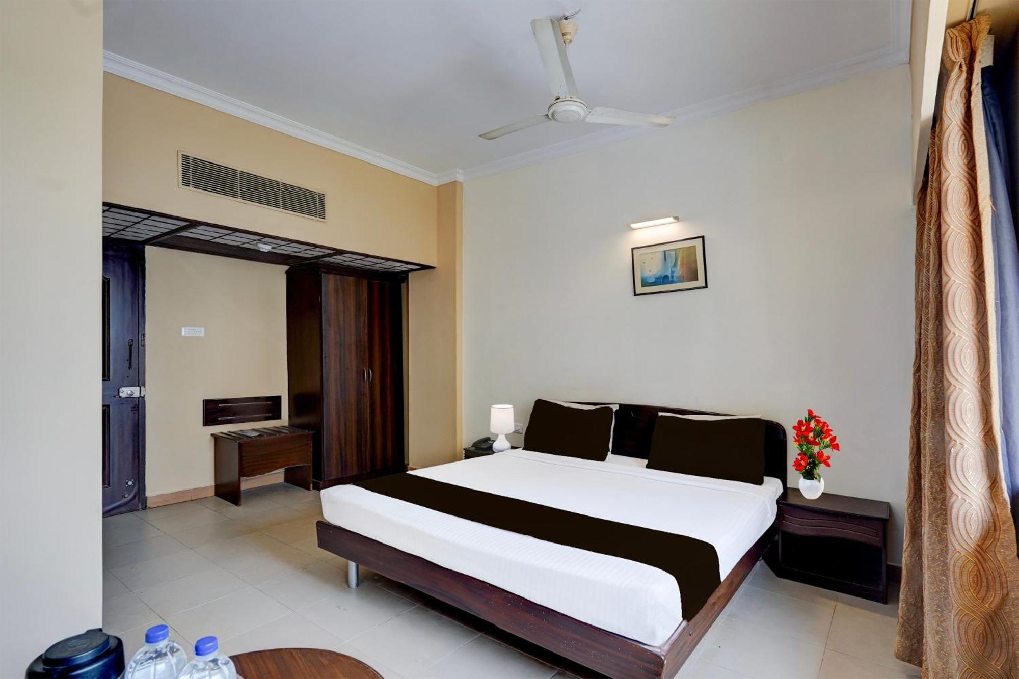 Super Townhouse Koyambedu Hotel เชนไน ภายนอก รูปภาพ