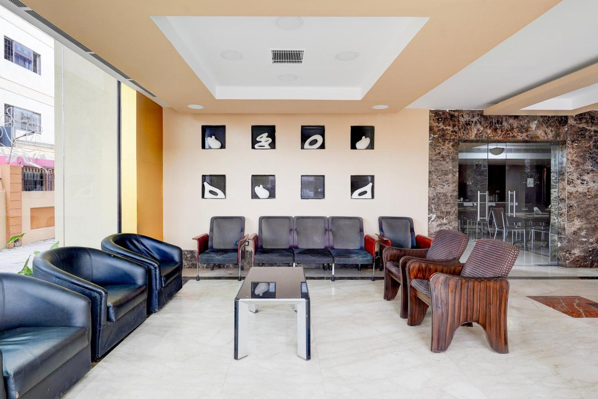 Super Townhouse Koyambedu Hotel เชนไน ภายนอก รูปภาพ