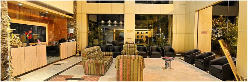 Super Townhouse Koyambedu Hotel เชนไน ภายนอก รูปภาพ