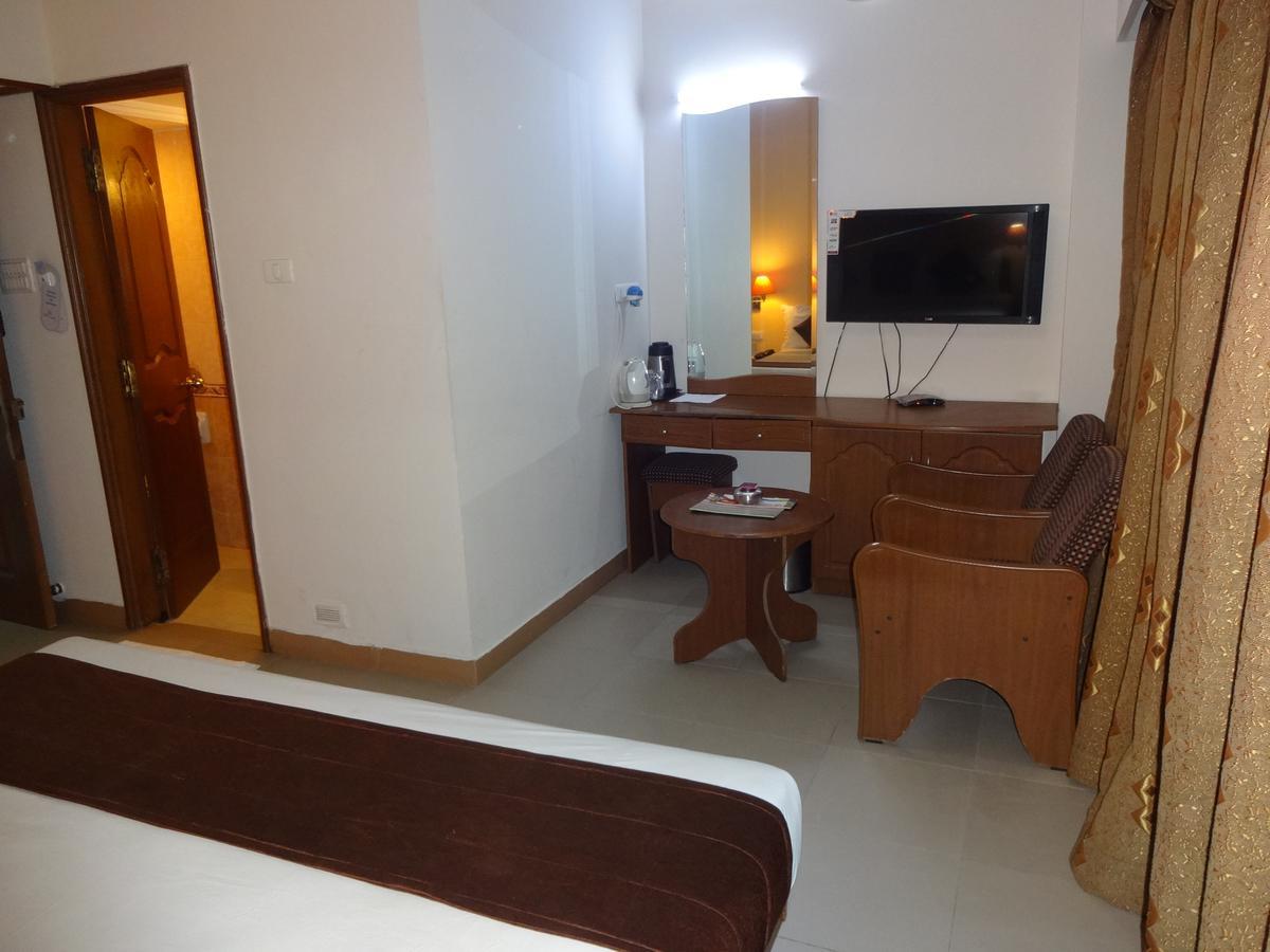 Super Townhouse Koyambedu Hotel เชนไน ภายนอก รูปภาพ