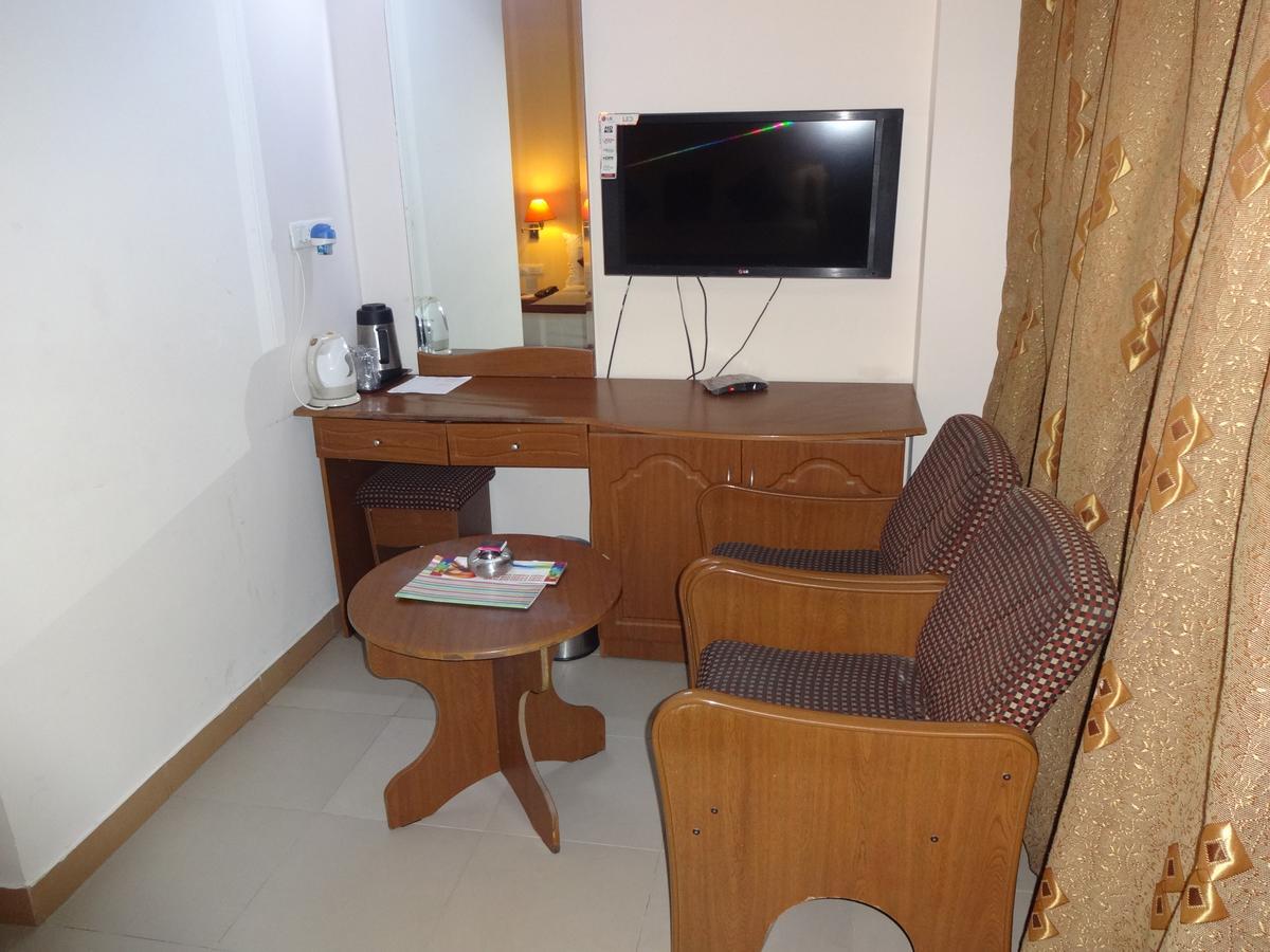 Super Townhouse Koyambedu Hotel เชนไน ภายนอก รูปภาพ