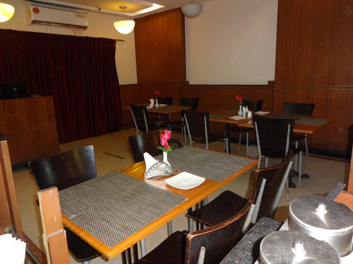 Super Townhouse Koyambedu Hotel เชนไน ภายนอก รูปภาพ