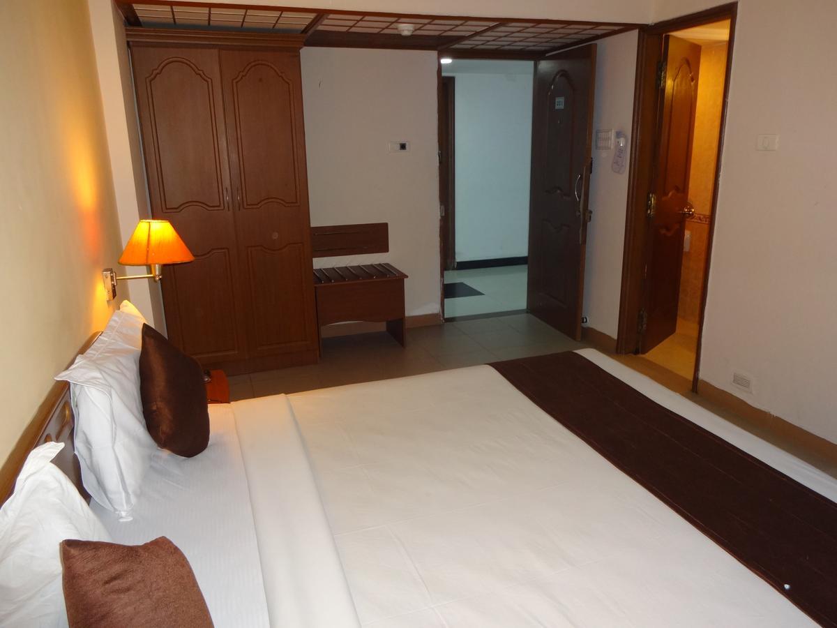 Super Townhouse Koyambedu Hotel เชนไน ภายนอก รูปภาพ