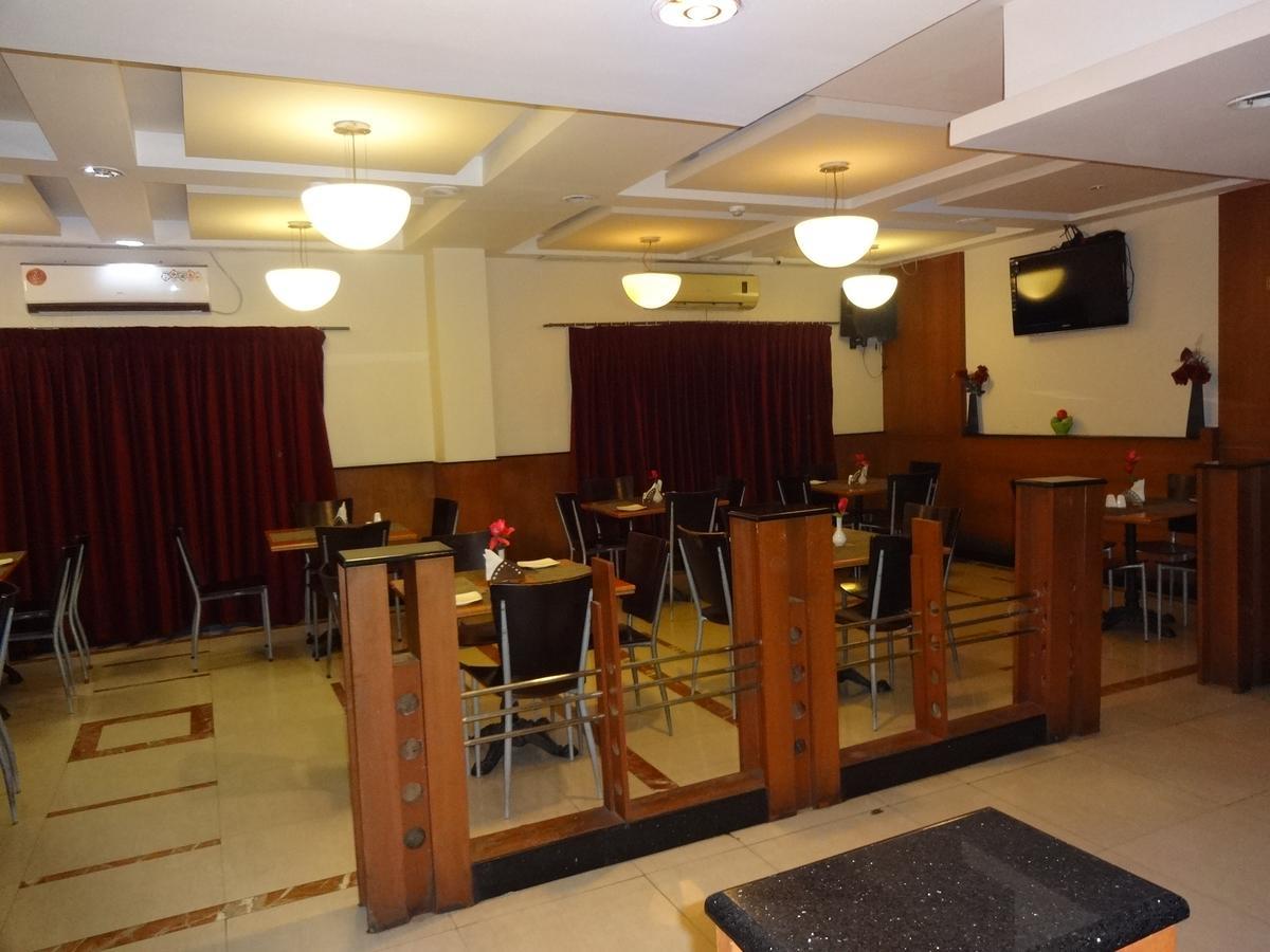 Super Townhouse Koyambedu Hotel เชนไน ภายนอก รูปภาพ