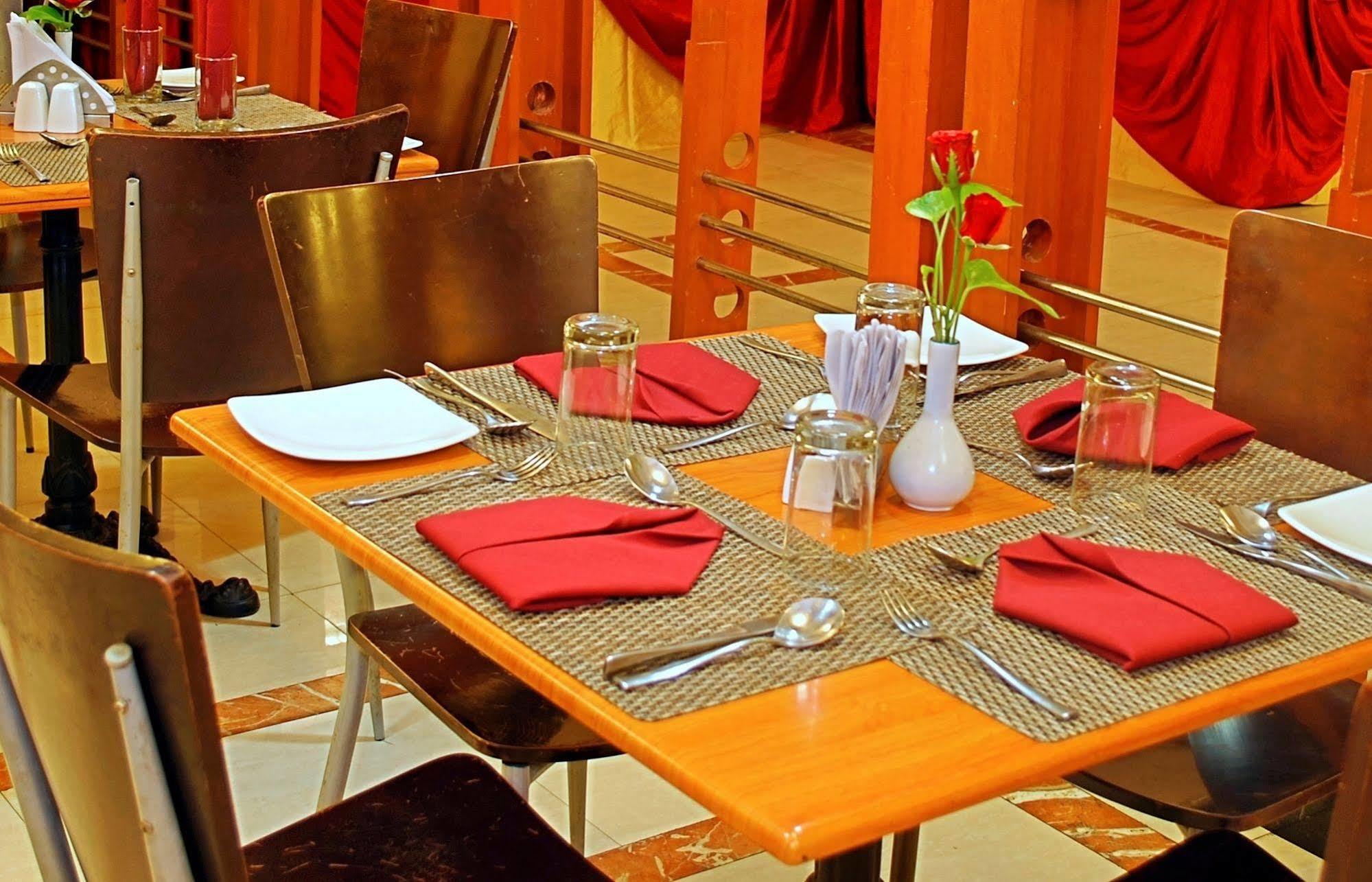 Super Townhouse Koyambedu Hotel เชนไน ภายนอก รูปภาพ