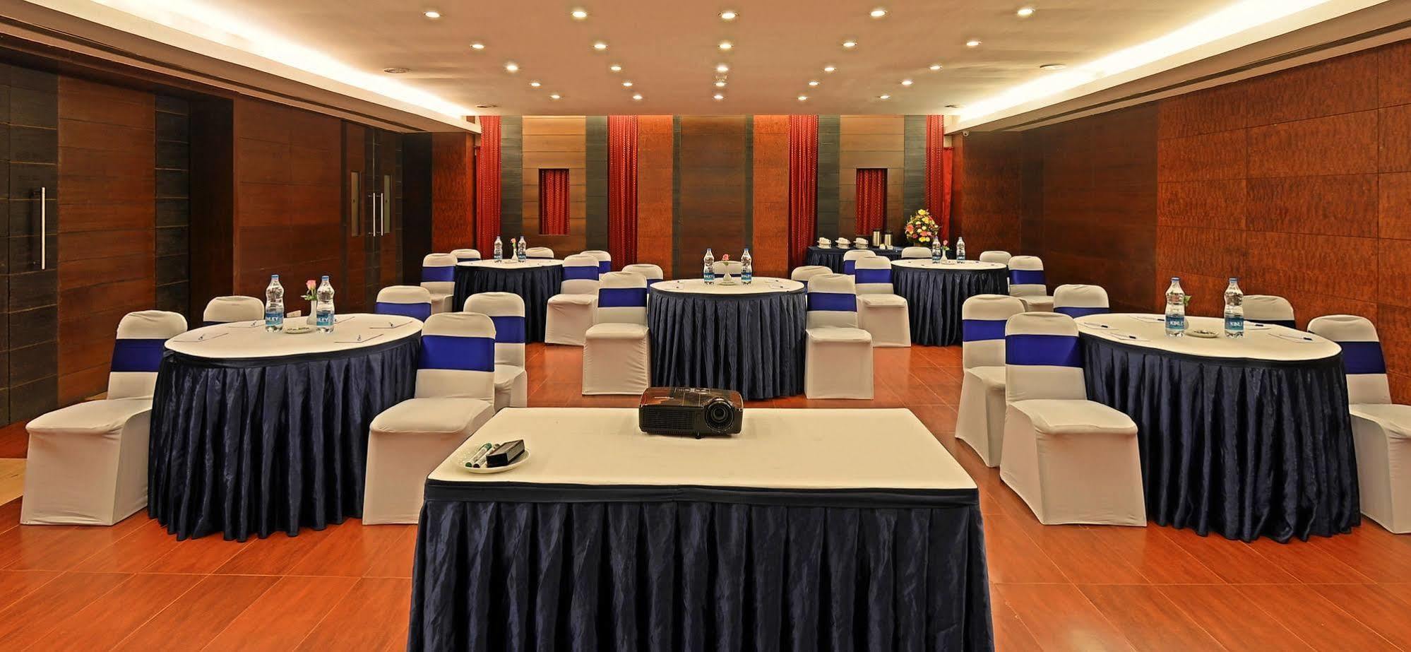 Super Townhouse Koyambedu Hotel เชนไน ภายนอก รูปภาพ