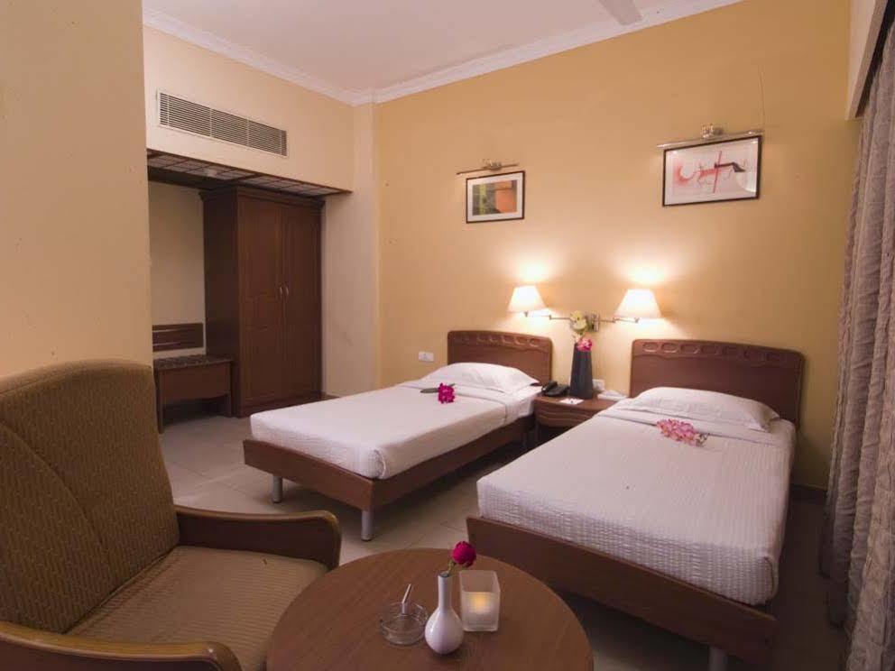 Super Townhouse Koyambedu Hotel เชนไน ภายนอก รูปภาพ