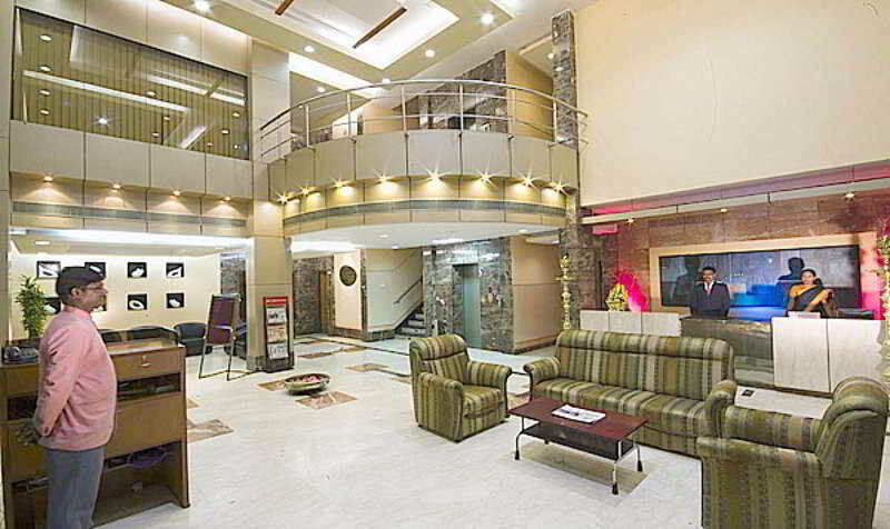 Super Townhouse Koyambedu Hotel เชนไน ภายนอก รูปภาพ